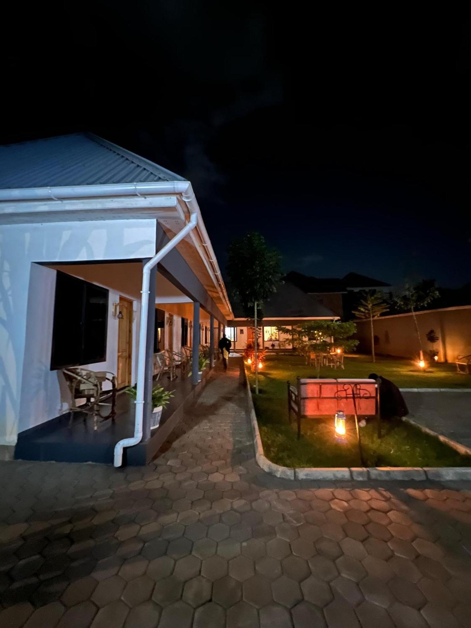 Hakuna Woga Inn อารูชา ภายนอก รูปภาพ